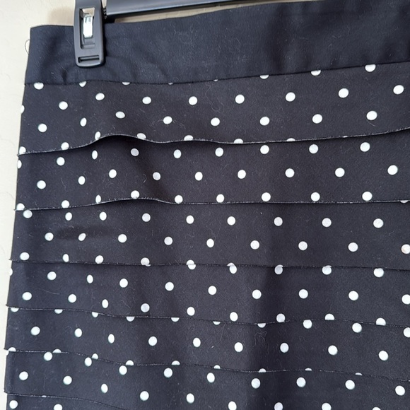 White House Black Market, size 4, black/ white polka dot mini skirt w/ ruffles - Picture 3 of 9